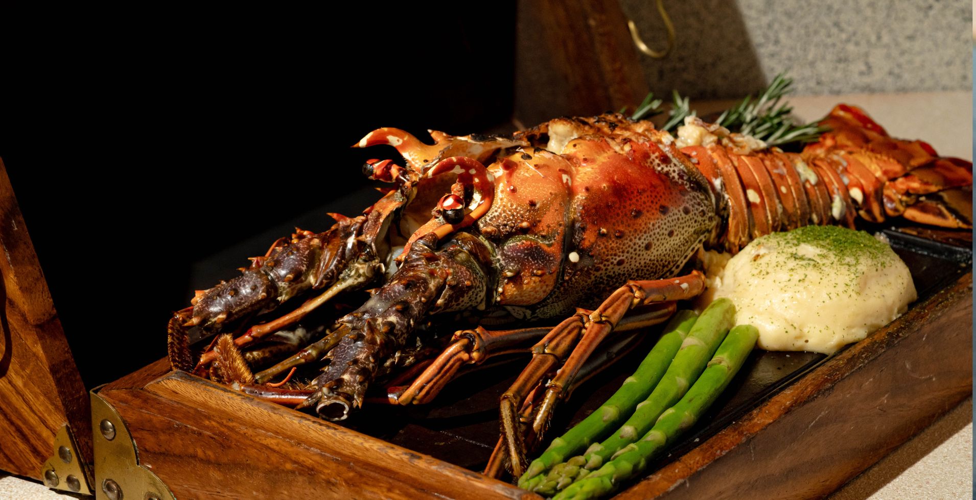 What Happens When You Try Fresh Lobster in Cancun… You’ll Never Forget It