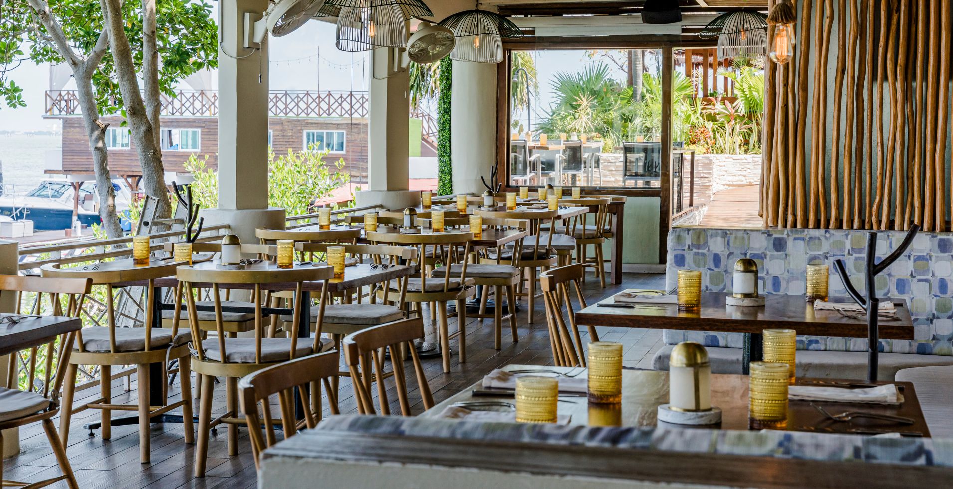 A Sophisticated and Family-Friendly Restaurant in Cancun? It Exists, Right by the Lagoon