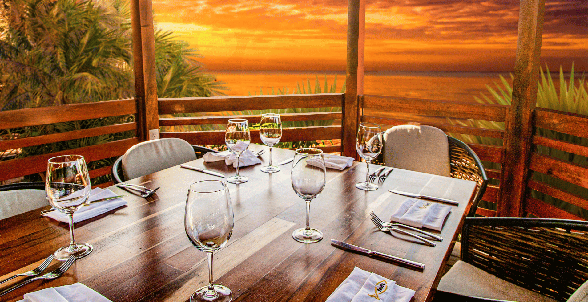 The Place Where Every Sunset Turns Dinner into a Unique Experience