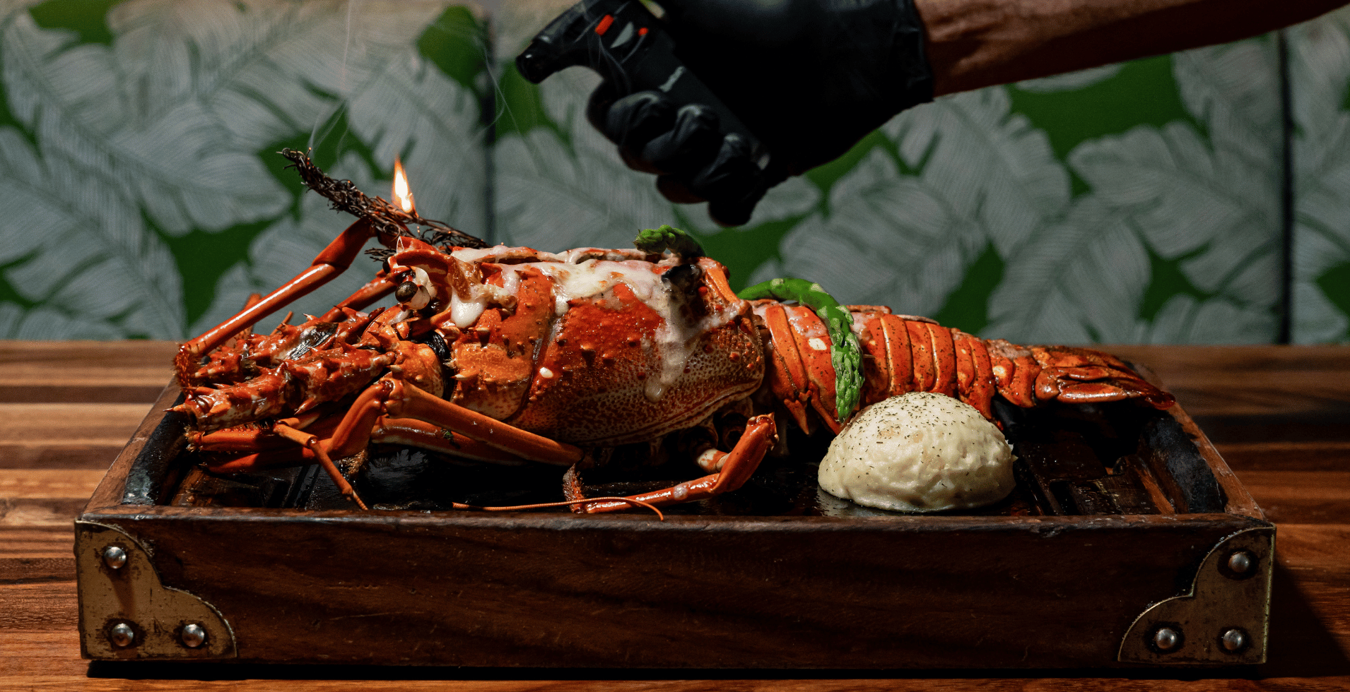 What to Eat in Cancun After a Beach Day: A Guide to Ending the Day by the Lagoon