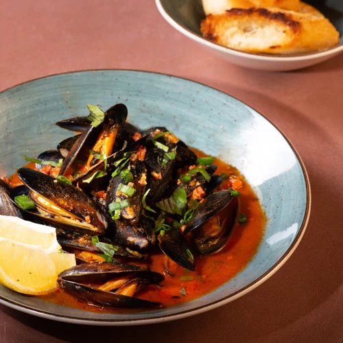 MUSSELS IN WINE