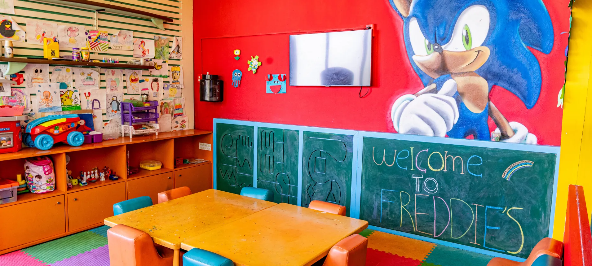 Creative area of Freddie’s Kids Club at Fred’s Cancun, with chalkboard and craft tables
